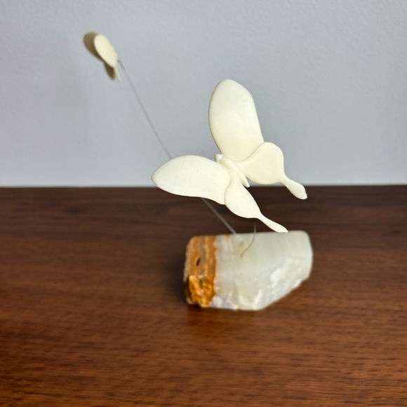 Vintage 1974 Marvin Wernick Mid Century Kinetic Art Butterflies On Quartz Base - Picture 7 of 14